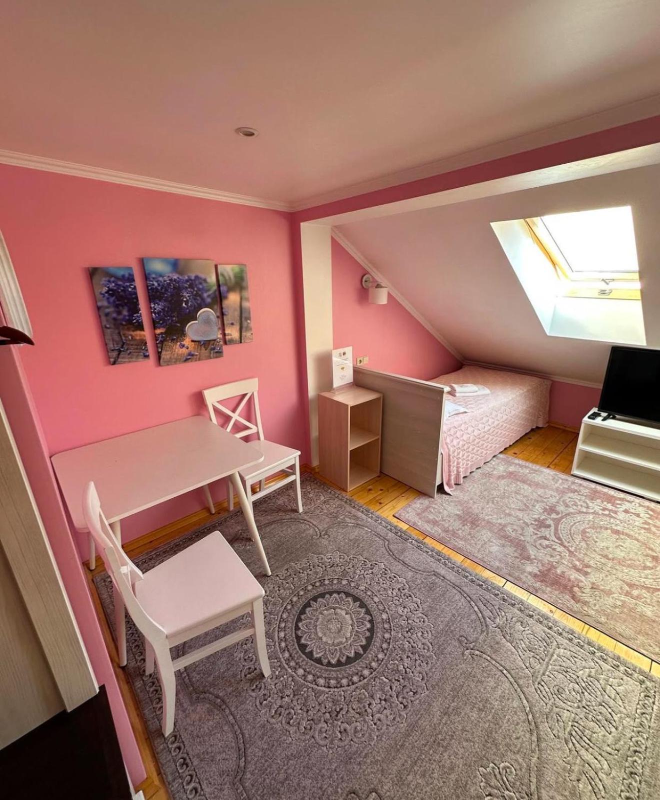 Аpartment For Lady Apartment Чернивци Екстериор снимка